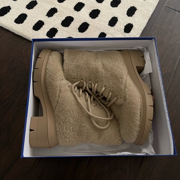 Stuart Weiztman Shearling Lug Boots - Picture 5 of 15